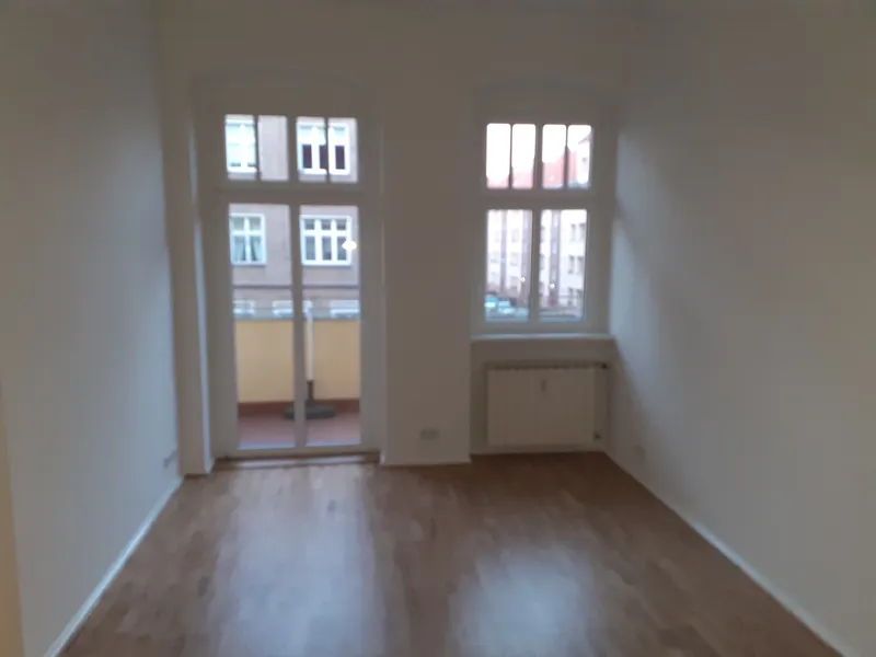 Renovierte 3-Zi Altbau WE mit Balkon und EBK in Weißensee! 3 Jahre Mindestmietzeit! — photo 1